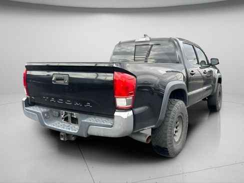 Used 2017 Toyota Tacoma TRD Off-Road w/ Tow Package (A/T) AWD/4WD image 6