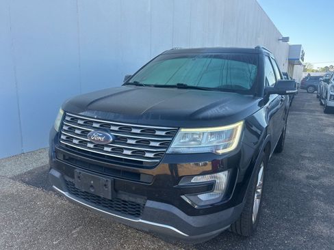 Used 2017 Ford Explorer XLT w/ Equipment Group 202A image 24