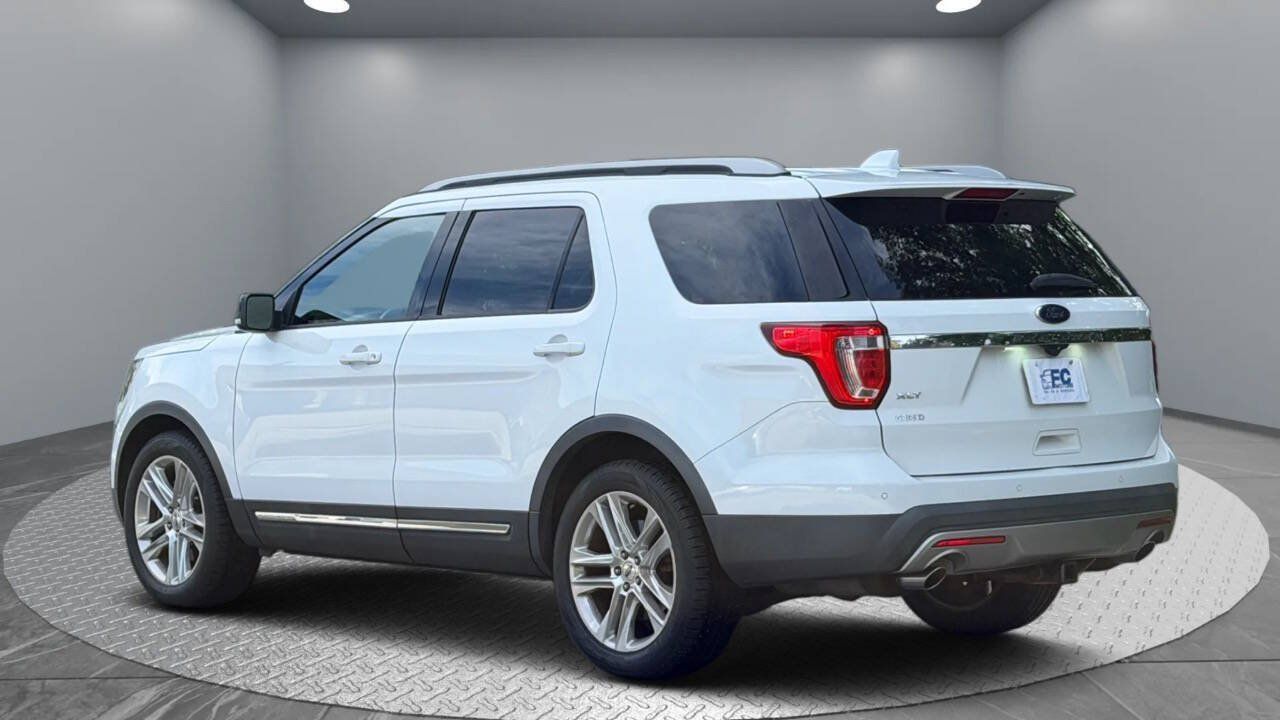 Used 2017 Ford Explorer XLT w/ Equipment Group 202A FWD image 7