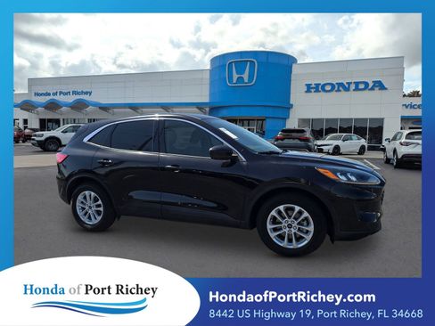 Used 2020 Ford Escape SE FWD image 1