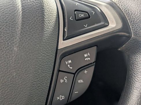 Used 2019 Ford Fusion SE FWD image 16