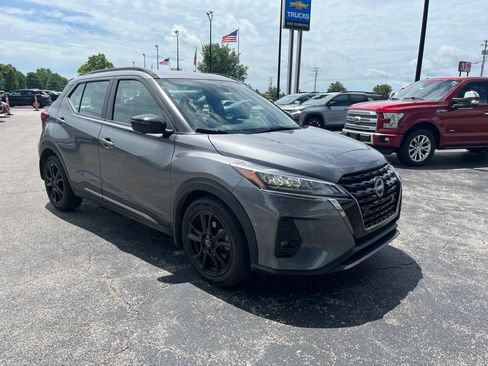 Used 2023 Nissan Kicks SR w/ SR Premium Package FWD image 2
