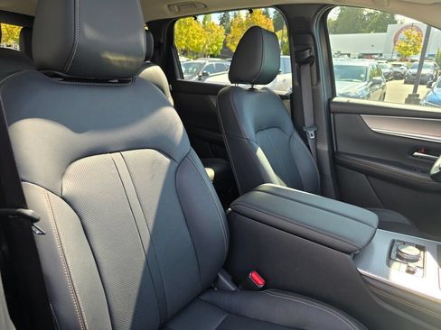 Certified 2024 MAZDA CX-90 Plug-In Hybrid w/ Preferred AWD/4WD image 33