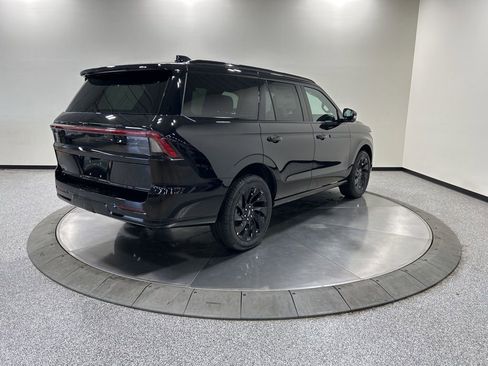 New 2026 Lincoln Navigator Reserve AWD/4WD image 6