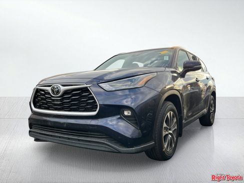 Certified 2024 Toyota Highlander XLE AWD/4WD image 2