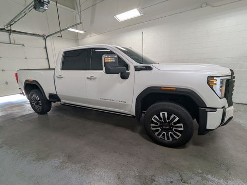 Used 2025 GMC Sierra 2500 Denali Ultimate AWD/4WD image 3