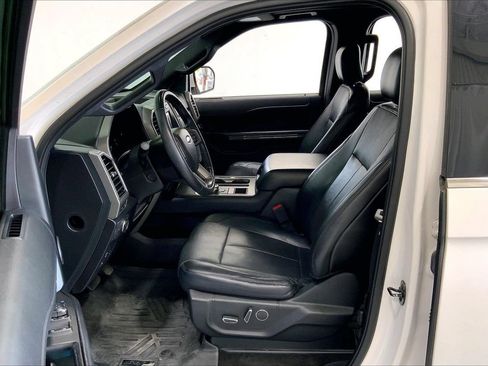 Used 2018 Ford Expedition XLT w/ Equipment Group 202A RWD image 15