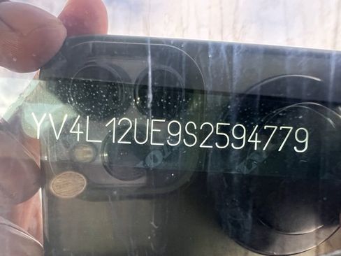 Used 2025 Volvo XC40 B5 Plus image 31