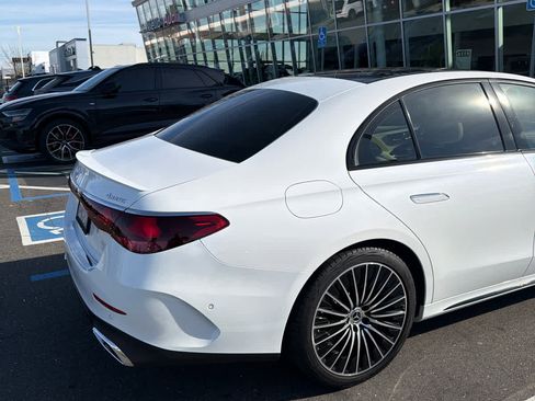 Used 2024 Mercedes-Benz E 450 4MATIC Sedan image 4