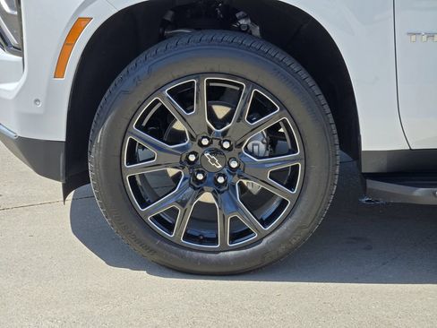 Used 2026 Chevrolet Tahoe LT w/ Comfort Package RWD image 17