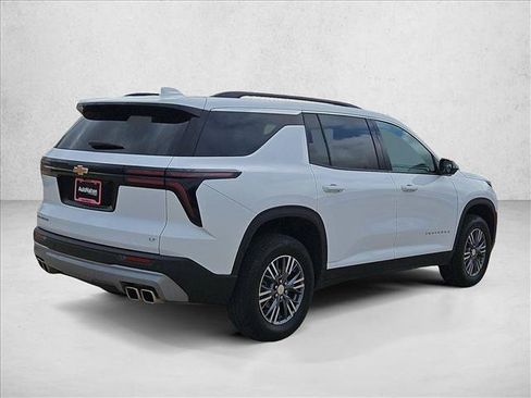 Used 2024 Chevrolet Traverse LT FWD image 5