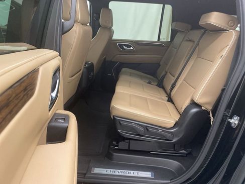 Used 2024 Chevrolet Suburban Premier image 16