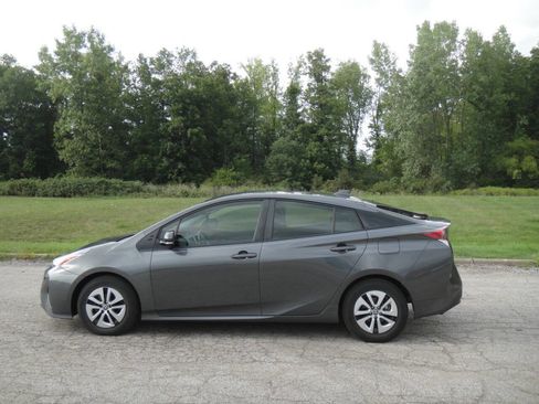 Used 2017 Toyota Prius Four Touring image 33