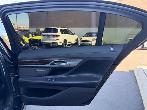 Used 2022 BMW 750i xDrive AWD/4WD image 17