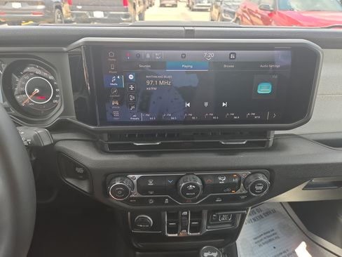 Used 2025 Jeep Wrangler Unlimited Sport AWD/4WD image 14