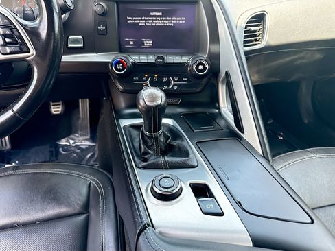 Used 2019 Chevrolet Corvette Stingray Coupe w/ 1LT RWD image 18