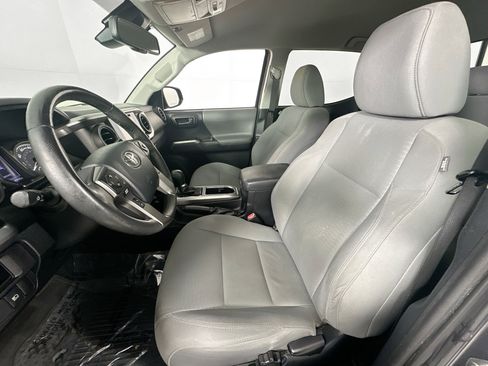 Used 2018 Toyota Tacoma SR5 image 20