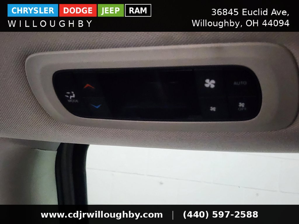 Used 2024 Chrysler Pacifica Touring-L FWD image 26