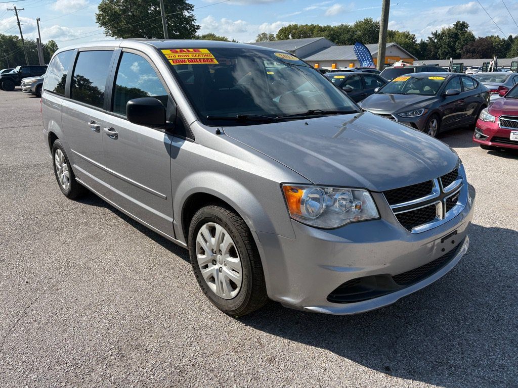 Used 2017 Dodge Grand Caravan SE w/ UConnect Hands-Free Group FWD image 1