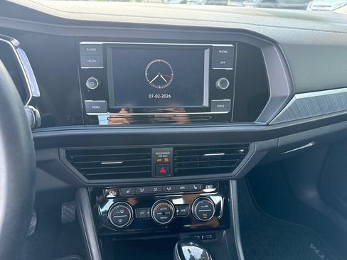 Used 2022 Volkswagen Jetta SE FWD image 18