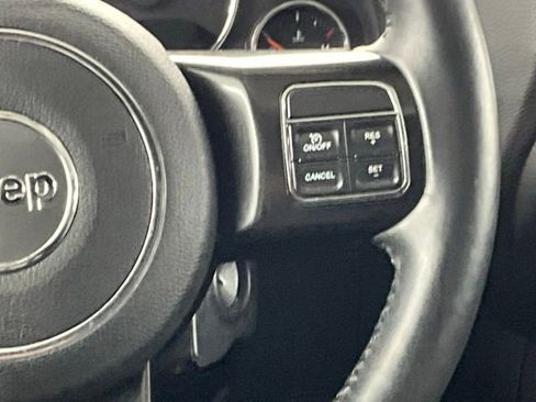 Used 2017 Jeep Wrangler Unlimited Sahara AWD/4WD image 4