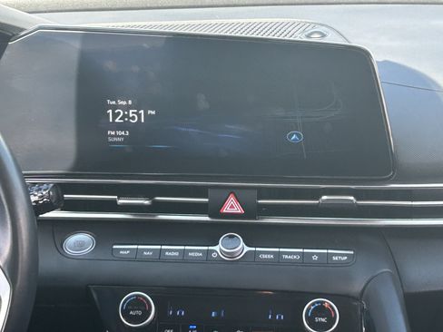 Used 2024 Hyundai Elantra Limited FWD image 18