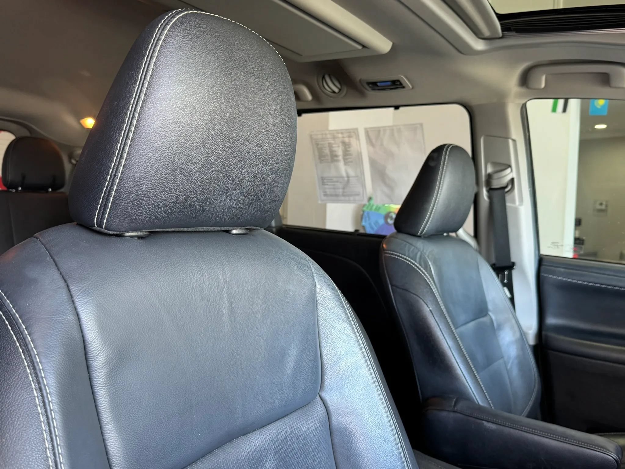 Used 2017 Toyota Sienna SE Premium FWD image 25