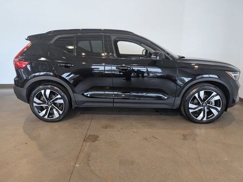 Used 2023 Volvo XC40 B5 Plus w/ Driver Assist Package image 6