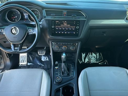 Used 2020 Volkswagen Tiguan SE R-Line image 26