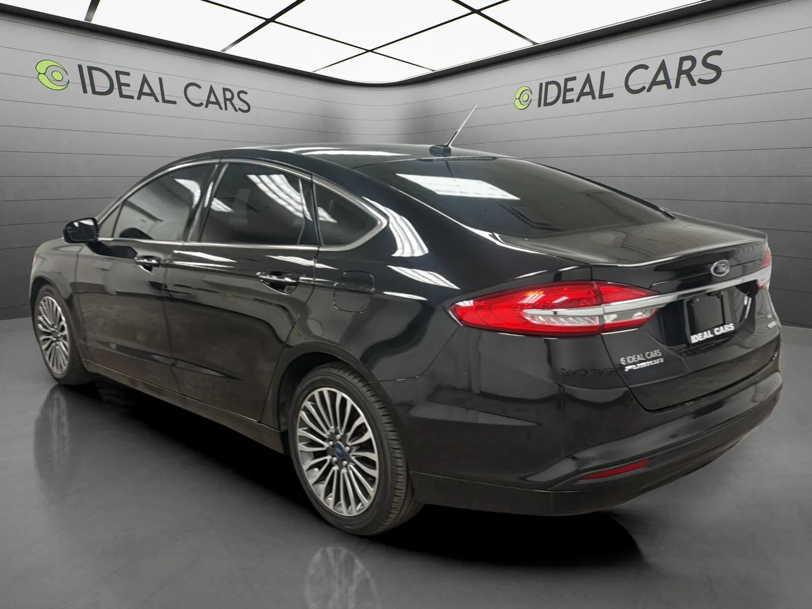 Used 2017 Ford Fusion SE w/ Fusion SE Technology Package FWD image 7