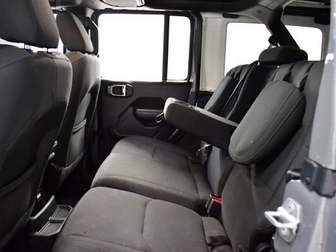 Used 2023 Jeep Wrangler Unlimited w/ Sun & Screen Package image 16