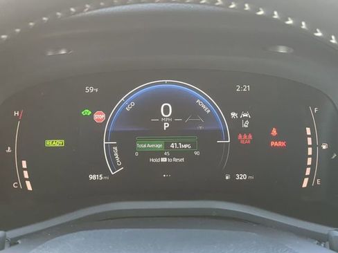 Used 2025 Toyota Camry SE image 30