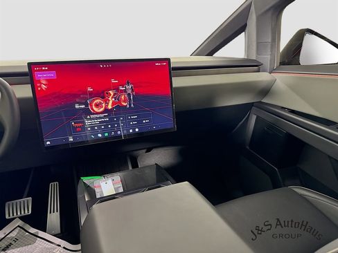 Used 2025 Tesla Cybertruck AWD Crew Cab image 29