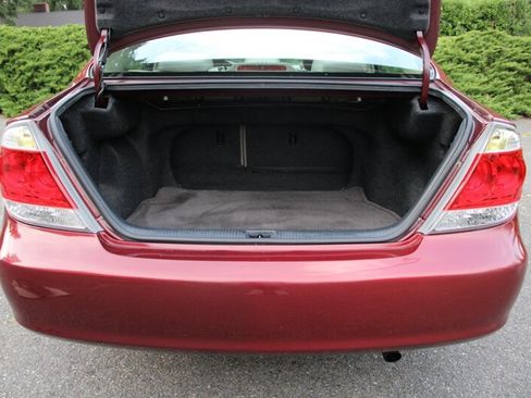 Used 2005 Toyota Camry LE image 15