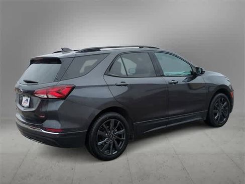 Used 2022 Chevrolet Equinox RS w/ Infotainment Package image 8