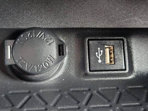 Used 2025 Toyota RAV4 XLE FWD image 16