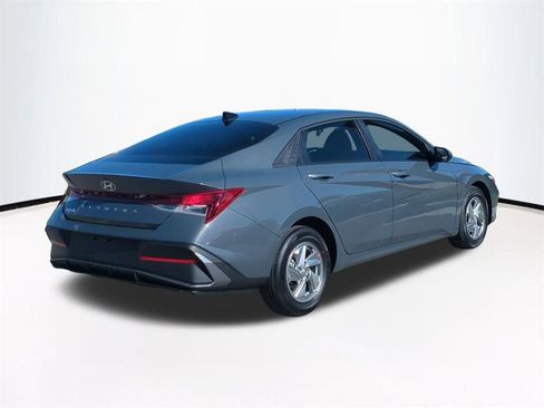 New 2026 Hyundai Elantra SE image 5