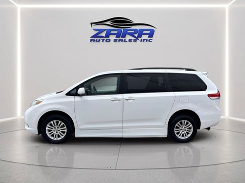 Used 2011 Toyota Sienna XLE w/ Premium Pkg FWD image 2