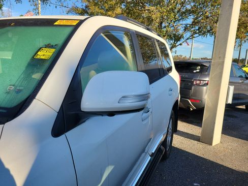 Used 2013 Toyota Land Cruiser image 24