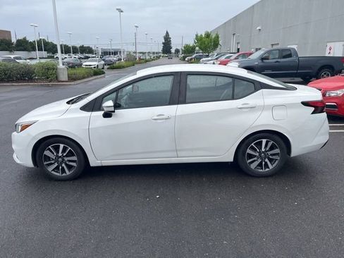 Used 2021 Nissan Versa SV image 8