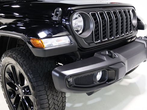 Used 2024 Jeep Gladiator Sport AWD/4WD image 24