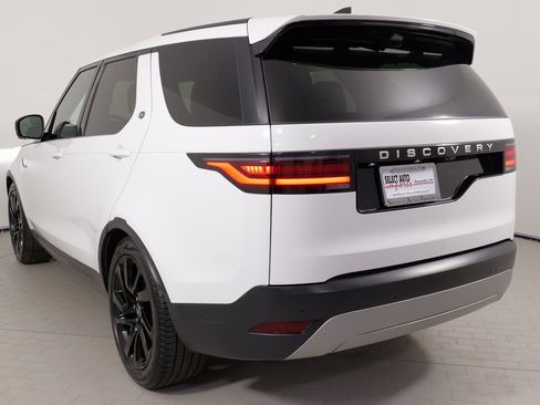 Used 2024 Land Rover Discovery S image 15