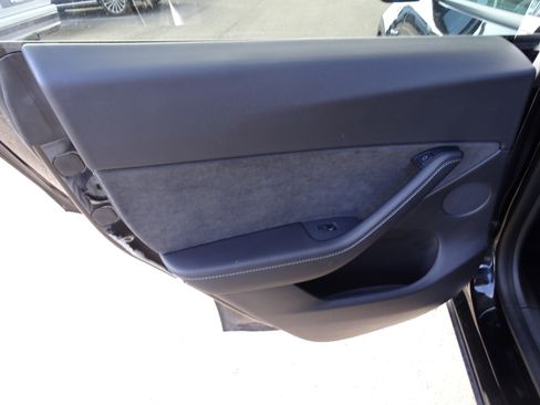 Used 2021 Tesla Model Y Long Range image 16