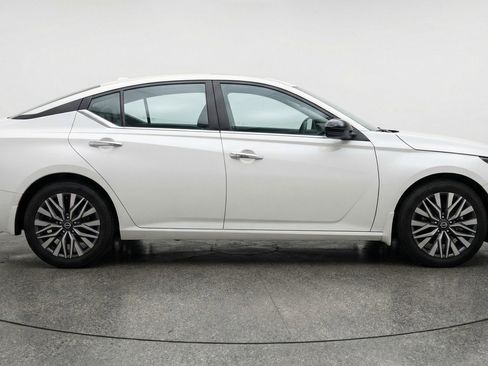 Used 2025 Nissan Altima 2.5 SV image 11