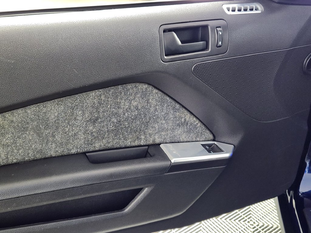 Used 2010 Ford Mustang GT RWD image 16