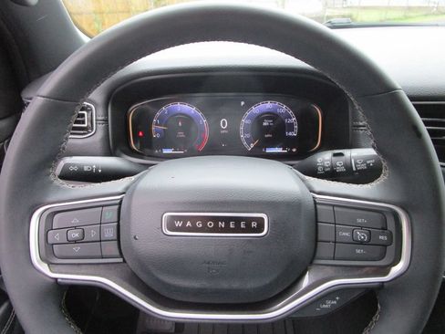 Used 2024 Jeep Wagoneer 2WD image 34