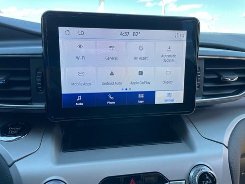 Used 2023 Ford Explorer XLT w/ Equipment Group 202A AWD/4WD image 17