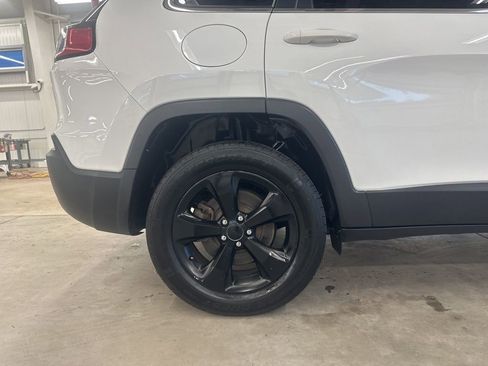 Used 2019 Jeep Cherokee Limited AWD/4WD image 35