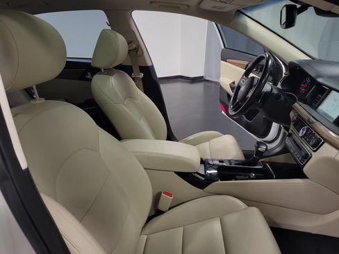 Used 2017 Kia Cadenza Premium FWD image 34