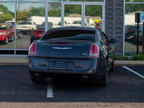 Used 2014 Chrysler 300 S RWD image 3